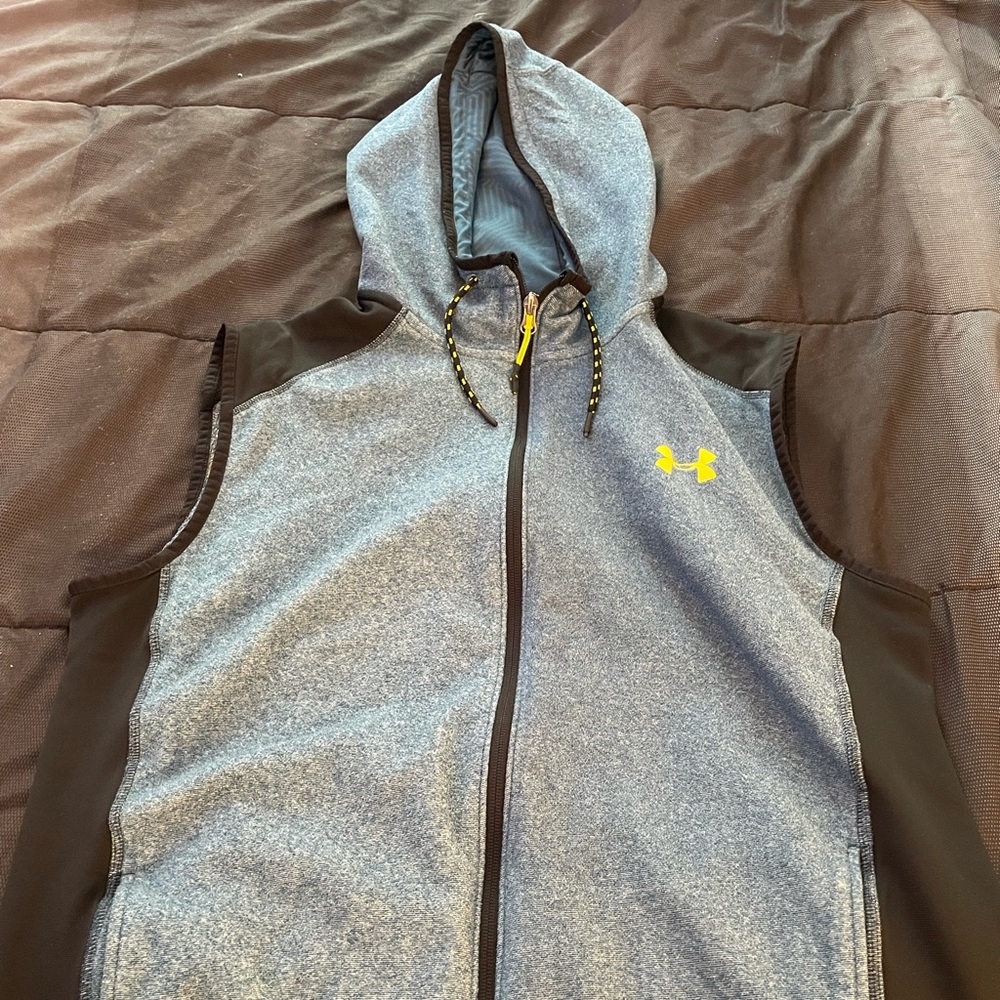 Under Armour adult L blue sleeveless hoodie